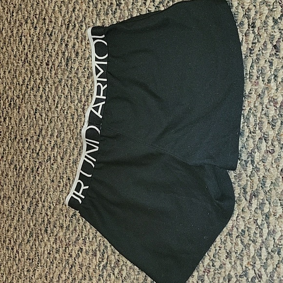 Under Armor loose black/white shorts - Picture 4 of 4